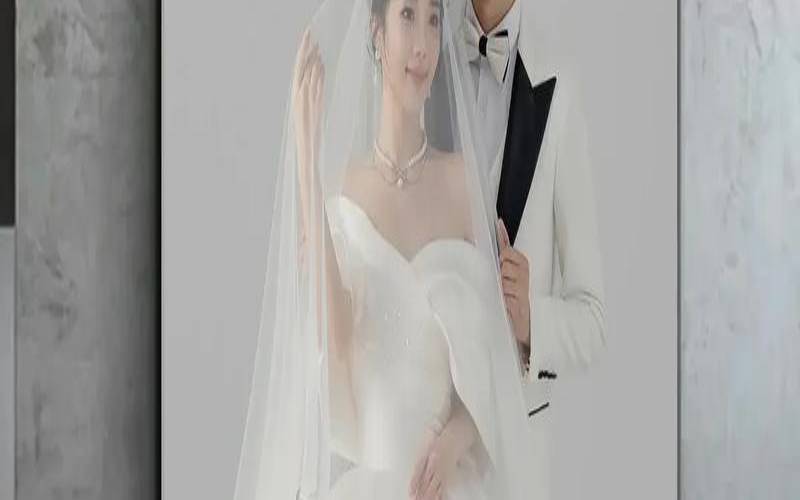 结婚照挂在客厅西墙好吗（客厅西墙能挂婚纱照片吗）