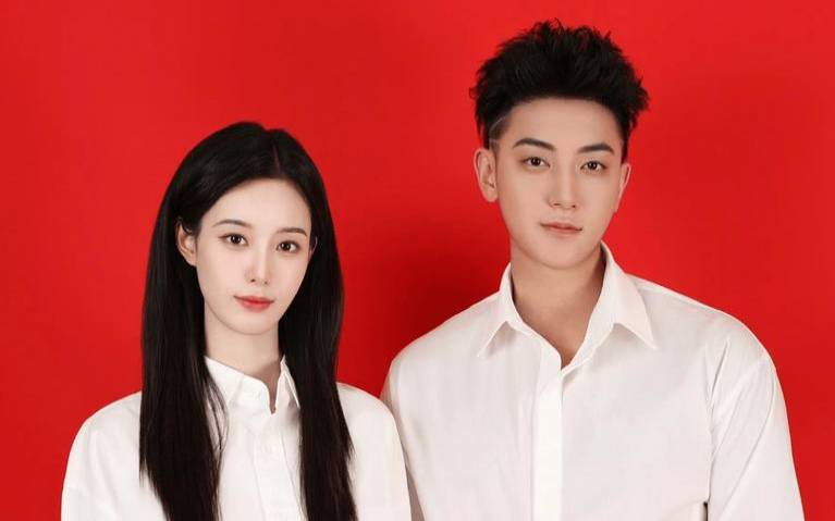 拿结婚证发朋友圈文案（夫妻拿结婚证可以贷款吗）