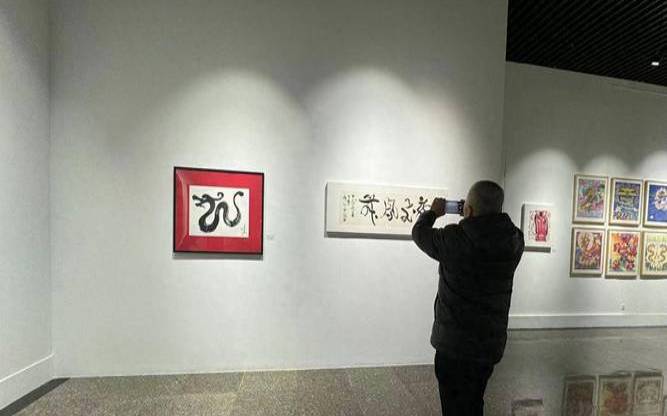 杨尘舞蹈瞻天表猜生肖（锦帆应是到天涯是什么生肖）
