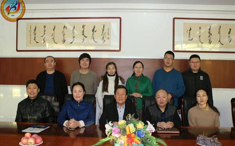 锡林浩特市蒙古中学校长（那顺吉日嘎拉）