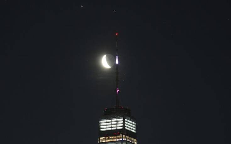 三星伴月预示着什么（斜月三星的意思）