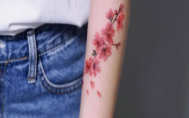 女人纹什么纹身最招桃花运（女生有纹身能说明什么）